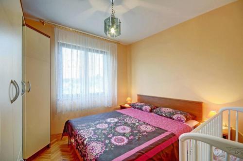 Apartments with parking space Pula - 27680