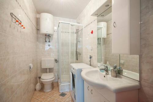Apartments with parking space Pula - 27680