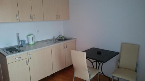Apartments with WiFi Primosten - 27857