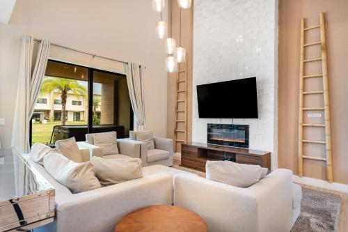 7458 Modern 9 guests 3 suites jacuzzi 8 min Disney photo 6