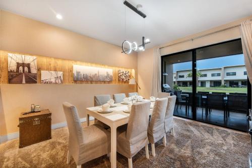 7458 Modern 9 guests 3 suites jacuzzi 8 min Disney photo 10