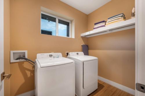 7458 Modern 9 guests 3 suites jacuzzi 8 min Disney photo 17