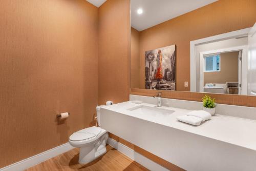 7458 Modern 9 guests 3 suites jacuzzi 8 min Disney photo 15