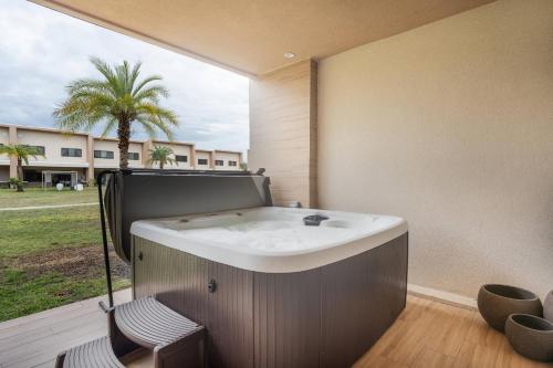 7458 Modern 9 guests 3 suites jacuzzi 8 min Disney photo 39