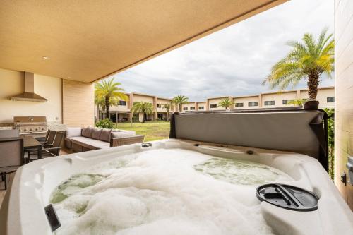 7458 Modern 9 guests 3 suites jacuzzi 8 min Disney photo 7