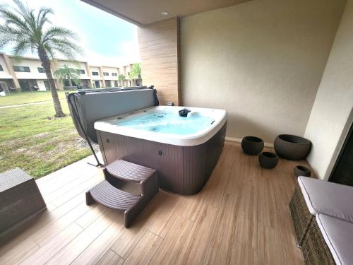 7458 Modern 9 guests 3 suites jacuzzi 8 min Disney photo 4