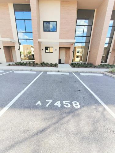 7458 Modern 9 guests 3 suites jacuzzi 8 min Disney photo 45