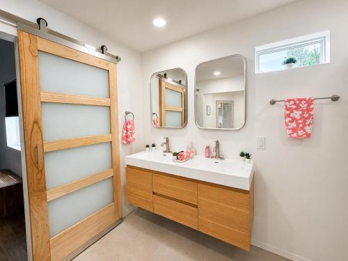 a bathroom with a sink and a mirror at Casa Blanca Luxury Spa Suite with fireplace, Disc Golf, 5 beds in Tulsa