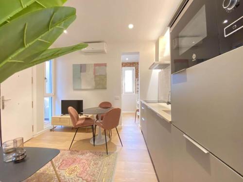 Stay in Madrid for 5 guests