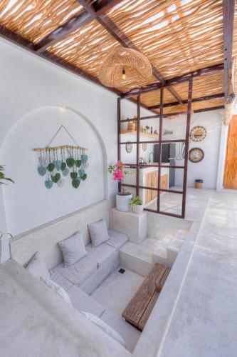 a living room with a couch and a table at Villa Afrodite in Gili Trawangan