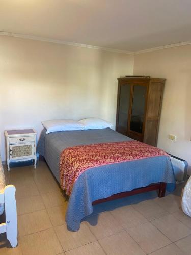 a bedroom with a bed and a night stand at Depto Candioti excelente ubicación Aire Calefacción Wifi in Santa Fe