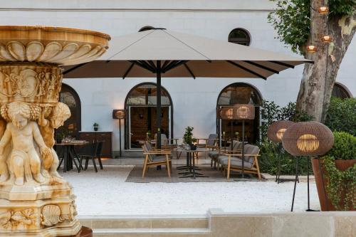 Palacio de los Duques, a Gran Meliá Hotel - The Leading Hotels of the World — Balcony/Terrace