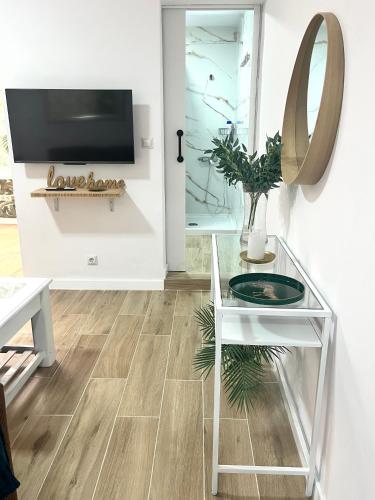 a room with a glass table and a mirror at Teror Centro 1 in Teror