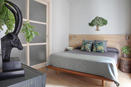 Tempat tidur dalam kamar di Artesa Suites & Spa