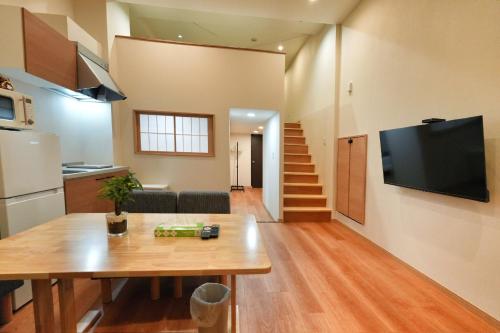 BSY101 Iriya 4 Min, Walk to Ueno, Spacious 3BR Duplex, Sleeps 9