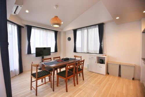 DJX3F Spacious 68 sqm Home for Groups near Asakusa and Tokyo Skytree 1 Double Bed 2 Wide Single Beds 1 Sofa Bed Sleeps 6