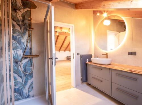 a bathroom with a sink and a mirror at Apartment Bergraum - familienfreundlich und zentral in Sankt Englmar