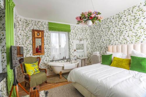 a bedroom with a bed and a tub and a sink at Le Jardin des Roses Mons & Pairi Daiza proches in Dour