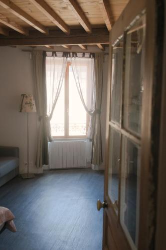 a room with a large window and a door at Maison Entière à Cébazat in Cébazat