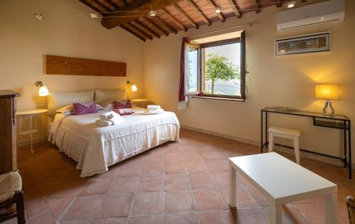 a bedroom with a large bed and a window at La Casina dei Lapi in Catabbio