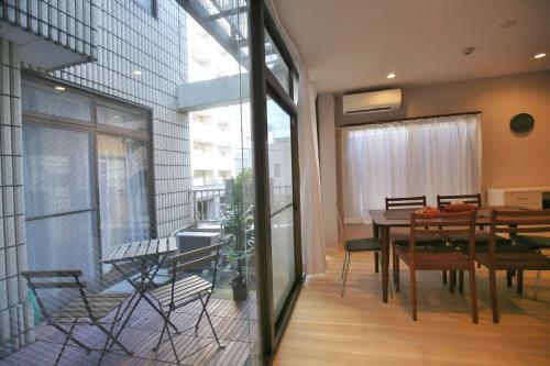 DJX2F Spacious 68 sqm Family Home near Asakusa 1 Double Bed 2 Small Double Beds 1 Sofa Bed Double Washbasin Sleeps 6
