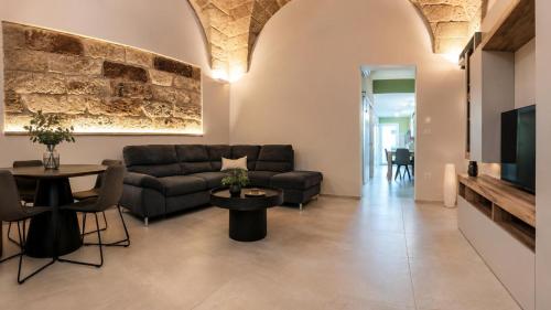 a living room with a couch and a table at L altra Volta in San Pietro Vernotico
