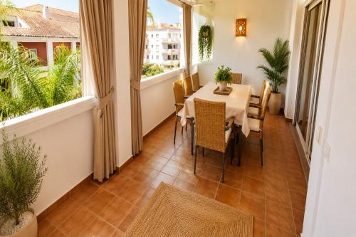 Las Cañas Beach Pool & Direct Beach Access