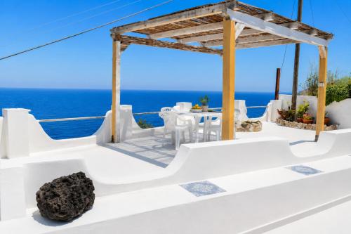 a white house with a view of the ocean at Maridea - Vela in Ponza