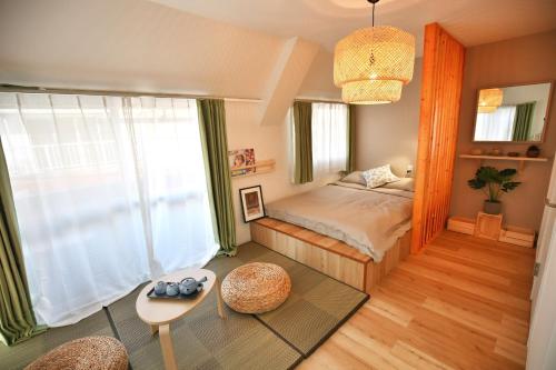 BRT301 Family Room, Double Bed & Single Futon