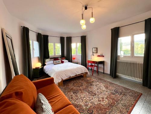 a bedroom with a bed and a couch at Casa Roja Sigüenza in Sigüenza