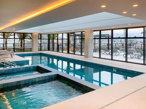 Mercure Itajai Navegantes — Pool view