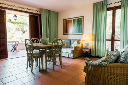 a living room with a table and chairs at Appartamento Monte Ladu in Porto Rotondo