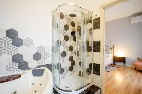 a bathroom with a shower and a tub at B&B Sophia in Santa Sofia dʼEpiro