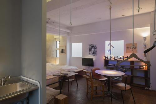 a room with a bed and a table and chairs at apartment hotel Tasu Toco room 2 in Kichijōji