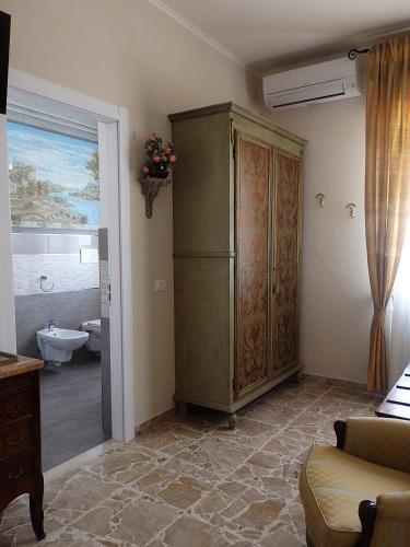 a living room with a large cabinet and a bathroom at Riflessi d'Arte in Provaglio d'Iseo