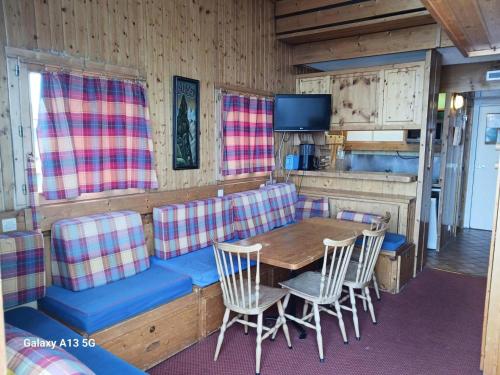 Résidence Arandelieres - duplex pour 6 personnes, au coeur de la station d'Arc 1800 avec une vue plongeante sur la vallée. MAE-9553