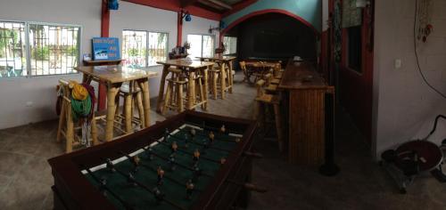 a room with a pool table and a bar at Hostal Surf Olón in Olón