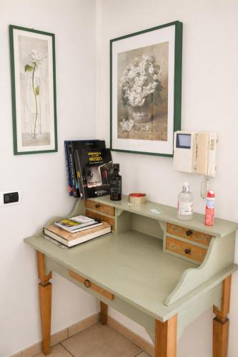 a desk in a room with a telephone at Villa Porpora Luxury Design in Modena