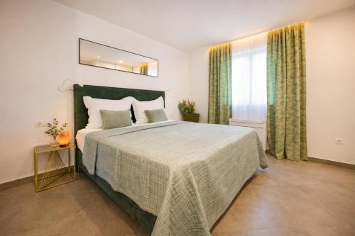 Luxury Apartment Citrin with shared Pool