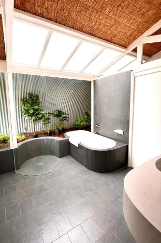 a large bathroom with a tub in a room at Bunnugal House in Dunkeld