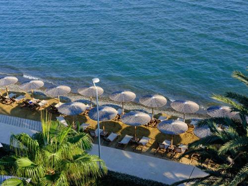 Mercure Larnaca Beach Resort — Property building