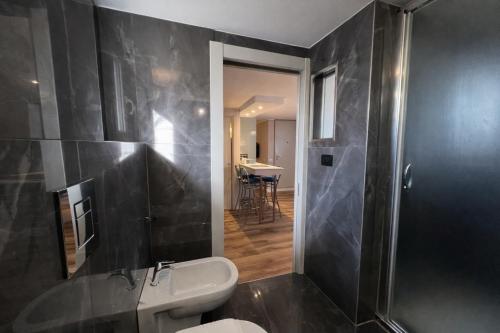 3 min walk from the metro- Wi-Fi and privacy -