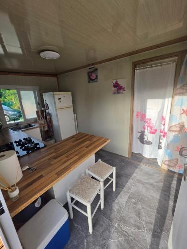 a kitchen with a counter and two stools in a room at Mar y campo in Algarrobo-Costa