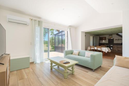 a living room with a couch and a table at Maison de campagne in Aubagne