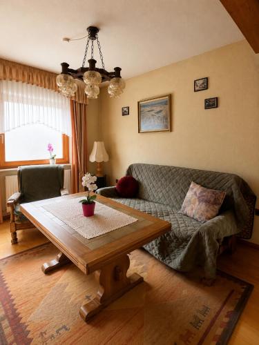 a living room with a couch and a table at Ferienwohnung Grebe in Breidenbach