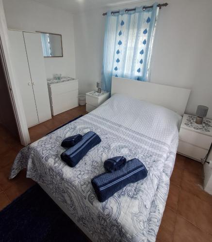 a bedroom with a bed with two towels on it at Casa Vale Frio in Calheta