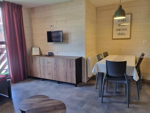Appartement rénové 2 pièces au centre, balcon, animaux admis