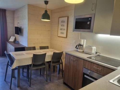 Appartement rénové 2 pièces au centre, balcon, animaux admis