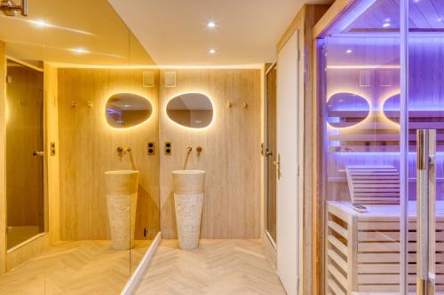 a bathroom with two tall vases at Studios - Appartements Le Médicis in Rouen