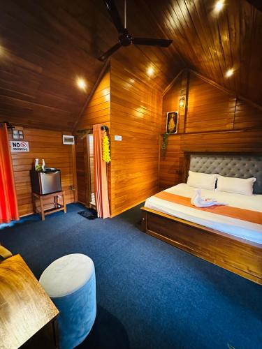 a bedroom with a bed in a wooden room at Villa I Did in Beruwala
